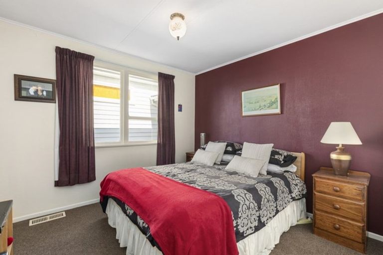 Photo of property in 51 Oakleigh Street, Maungaraki, Lower Hutt, 5010