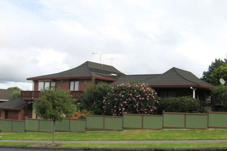 Photo of property in 24 Lexington Drive, Botany Downs, Auckland, 2010