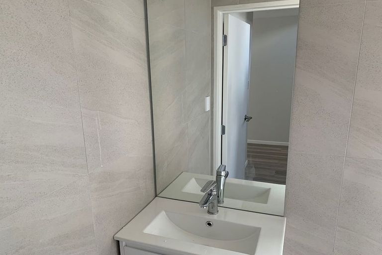 Photo of property in 9c Jillteresa Crescent, Half Moon Bay, Auckland, 2012