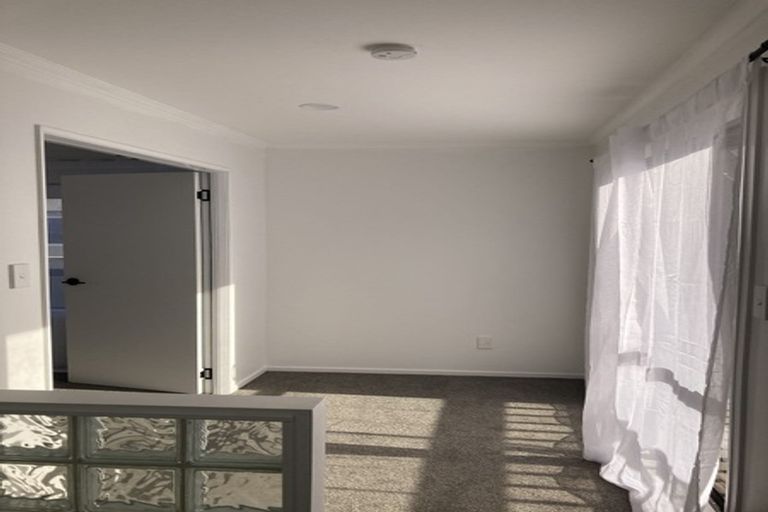 Photo of property in 13 Cobar Close, Maupuia, Wellington, 6022