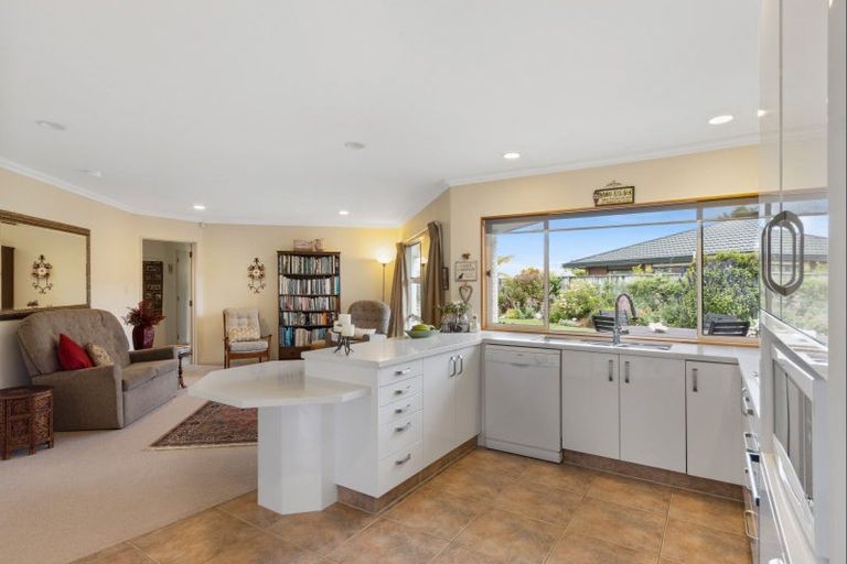 Photo of property in 9 Knightsbridge Place, Taradale, Napier, 4112