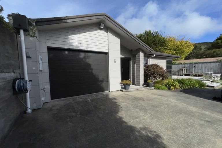 Photo of property in 205a Wainuiomata Road, Wainuiomata, Lower Hutt, 5014