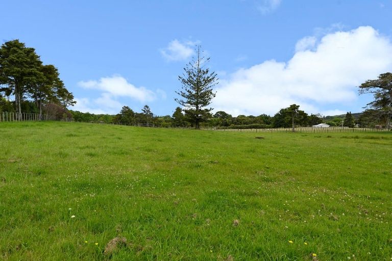 Photo of property in 867 Kahikatea Flat Road, Waitoki, Kaukapakapa, 0871