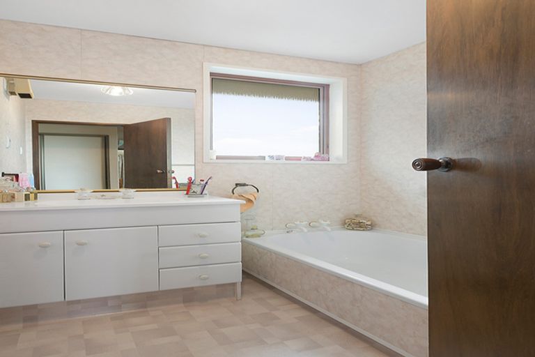 Photo of property in 20 Glendevon Place, Vauxhall, Dunedin, 9013