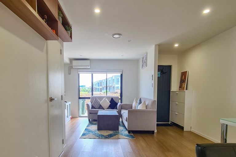 Photo of property in 39a Soaring Bird Drive, Takanini, 2112