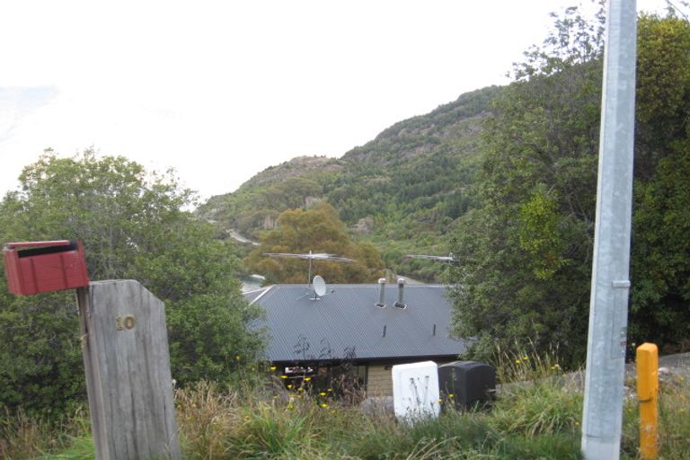 Photo of property in Arno Apartment, 14/8 Mckerrow Place, Sunshine Bay, Queenstown, 9300