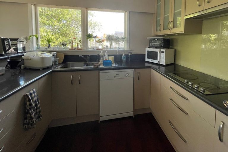 Photo of property in 129 Forrest Hill Road, Forrest Hill, Auckland, 0620