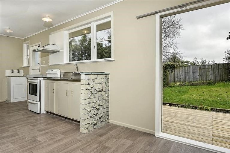 Photo of property in 17 Sheehan Road, Te Atatu South, Auckland, 0610