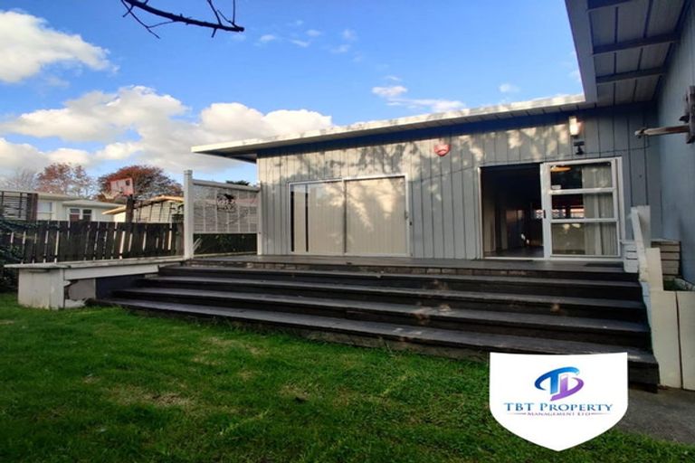 Photo of property in 12a Waiari Road, Conifer Grove, Takanini, 2112
