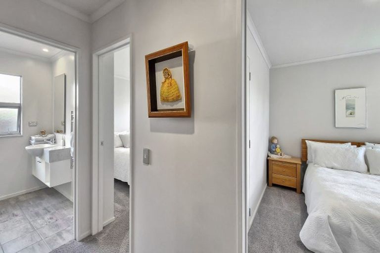 Photo of property in 6 The Oaks, Awapuni, Palmerston North, 4412