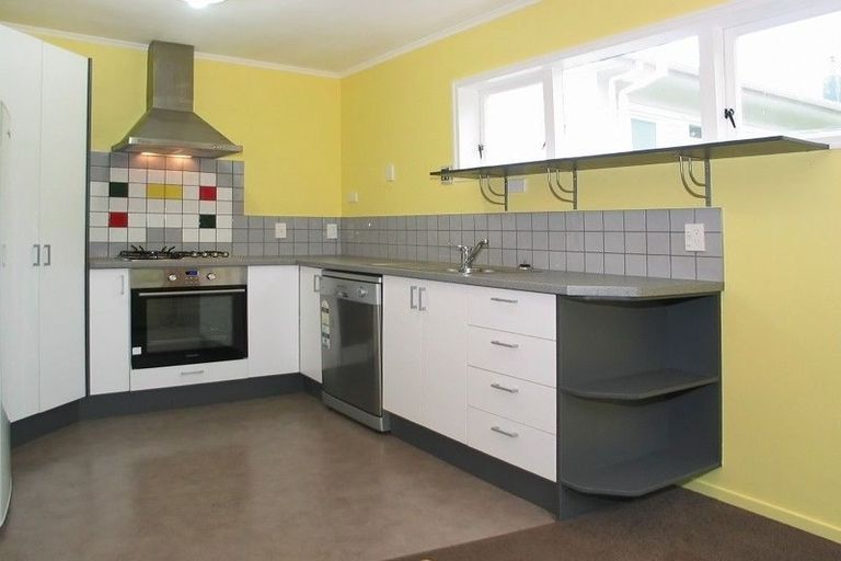 Photo of property in 28 Lincoln Avenue, Tawa, Wellington, 5028