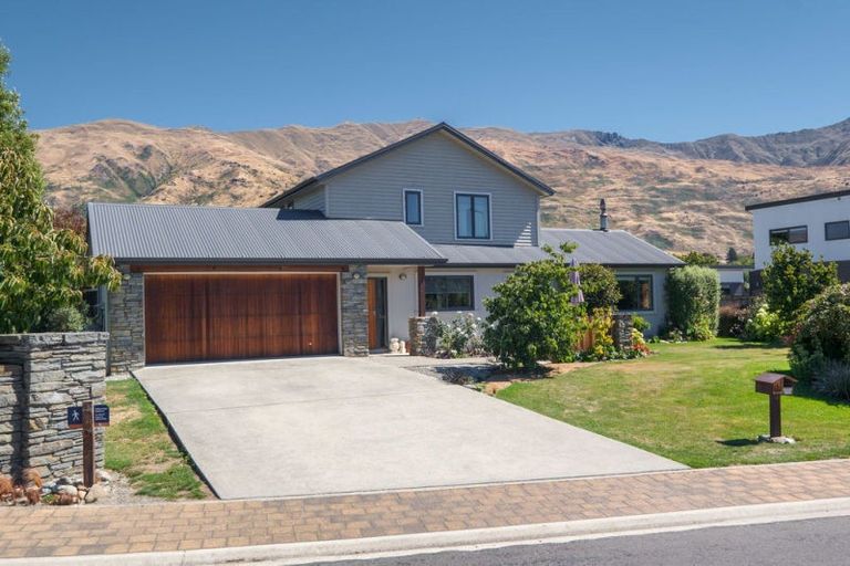 Photo of property in 19 Stonebrook Drive, Wanaka, 9305