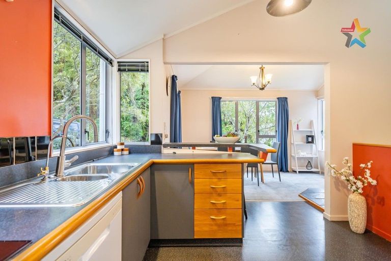 Photo of property in 117 Tirohanga Road, Tirohanga, Lower Hutt, 5010