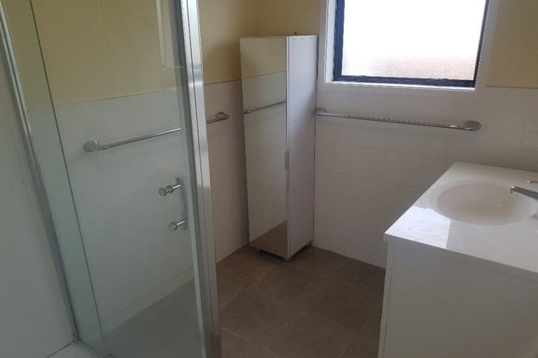 Photo of property in 2/21 Beeston Crescent, Manurewa, Auckland, 2102