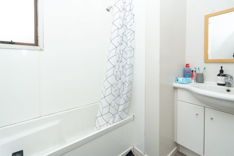 Photo of property in 1 Dalgliesh Avenue, Forest Lake, Hamilton, 3200