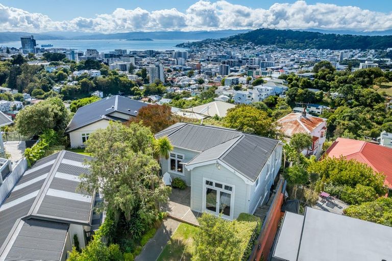 Photo of property in 28 Mortimer Terrace, Aro Valley, Wellington, 6021