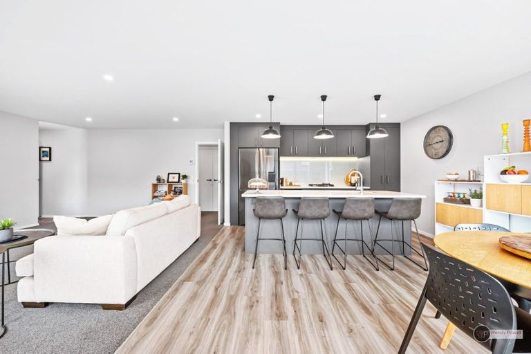 Photo of property in 11 Castletown Street, Wallaceville, Upper Hutt, 5018