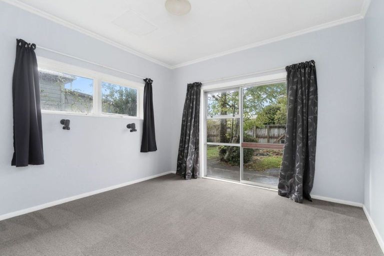 Photo of property in 42 Wyndham Street, Carterton, 5713