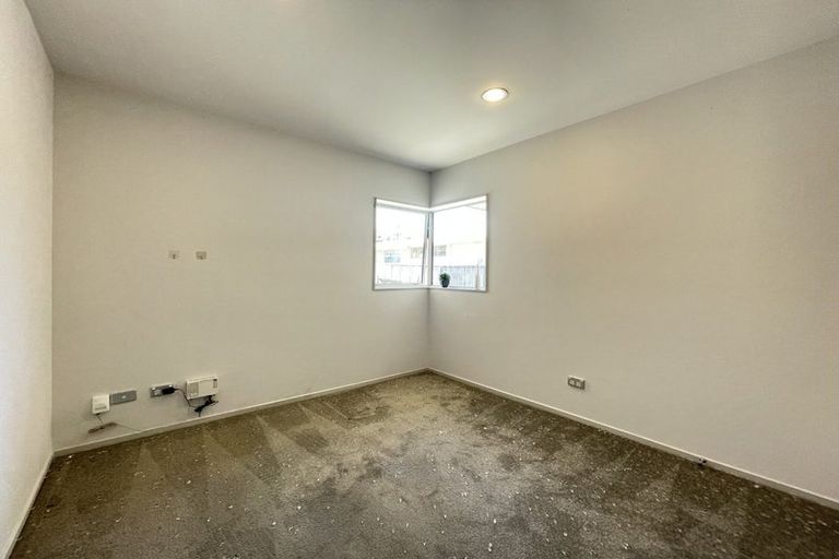 Photo of property in 13a Woodside Road, Massey, Auckland, 0614