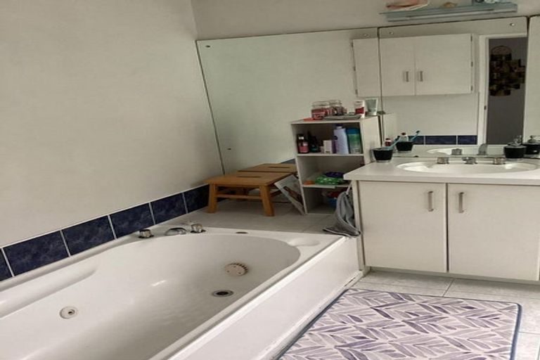 Photo of property in 6 Channel View Road, Campbells Bay, Auckland, 0630