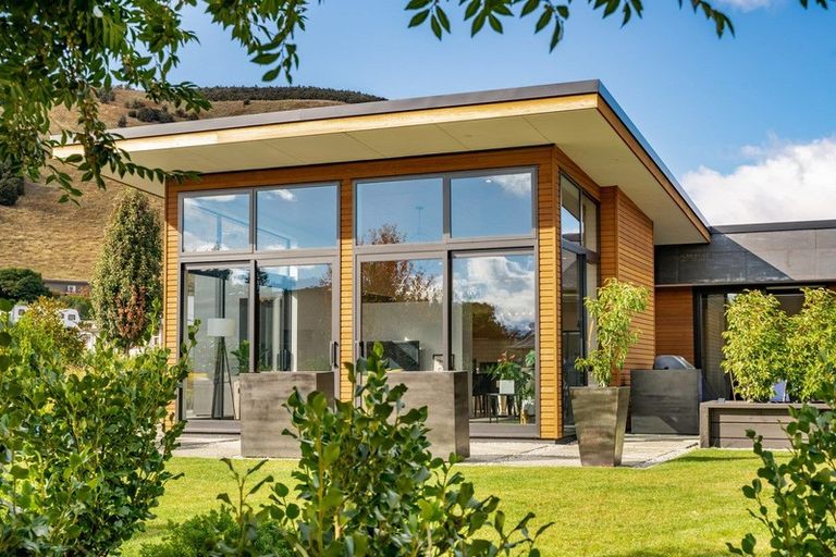 Photo of property in 73 Rob Roy Lane, Wanaka, 9305