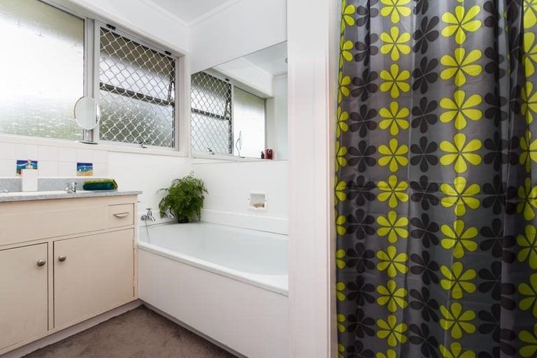 Photo of property in 1/3 Kiwi Esplanade, Mangere Bridge, Auckland, 2022