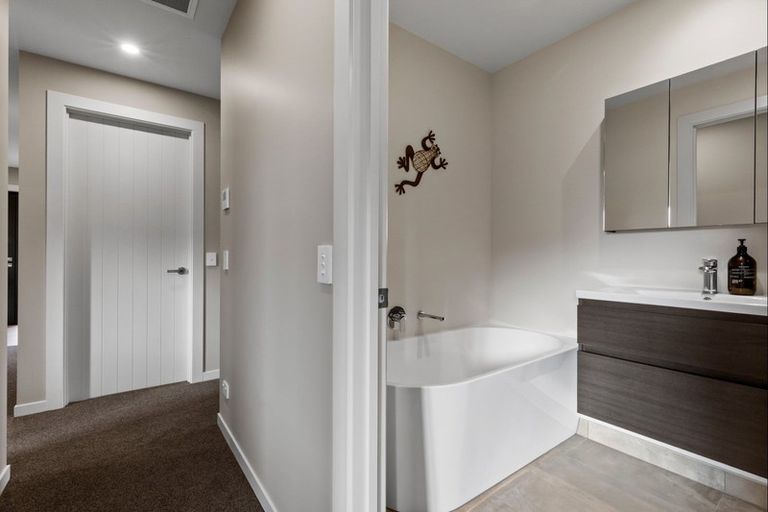 Photo of property in 1 Cunninghams Drive, Jacks Point, Queenstown, 9371