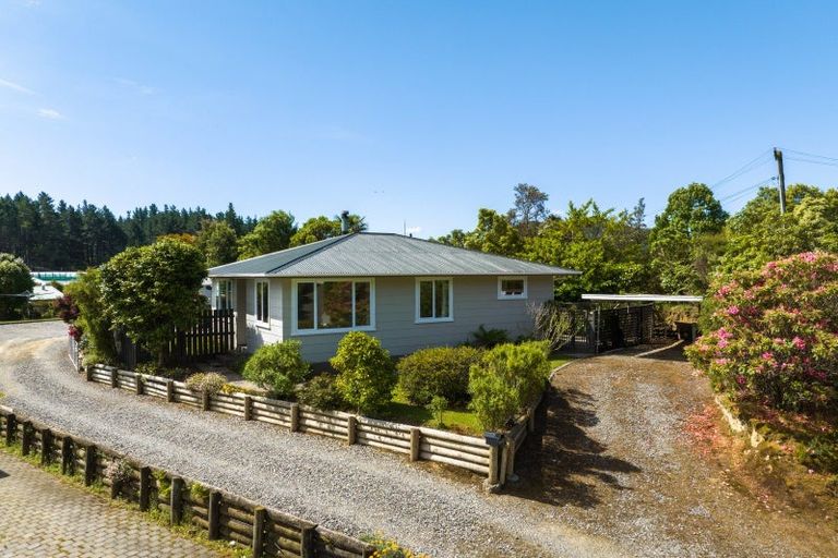 Photo of property in 169 Waikawa Road, Picton, 7220