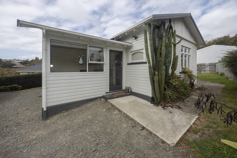 Photo of property in 64 Perth Street, South Hill, Oamaru, 9400