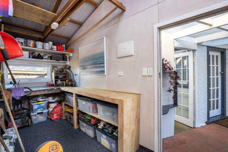 Photo of property in 22 Ridge Lane, New Plymouth, 4310