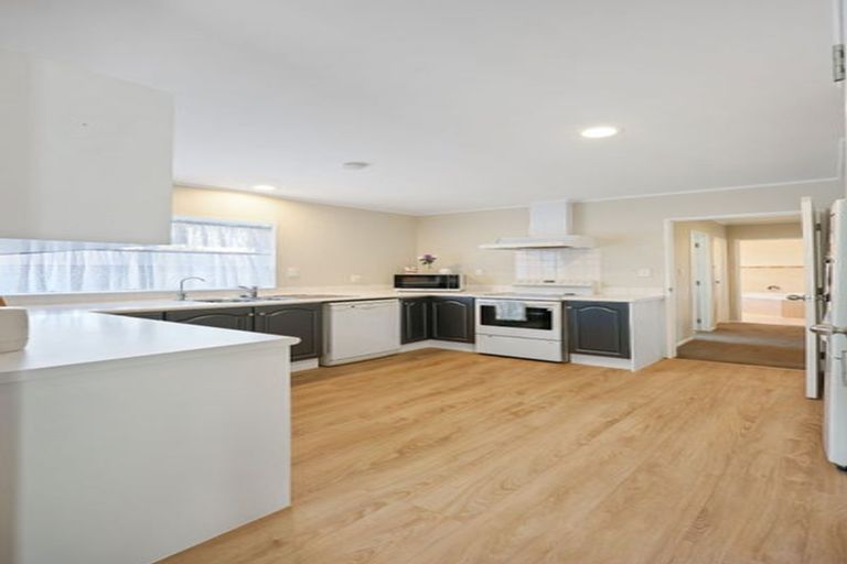 Photo of property in 1/242 Botany Road, Golflands, Auckland, 2013