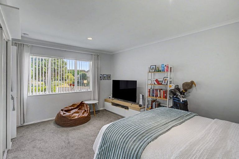 Photo of property in 127 Milne Drive, Paraparaumu, 5032
