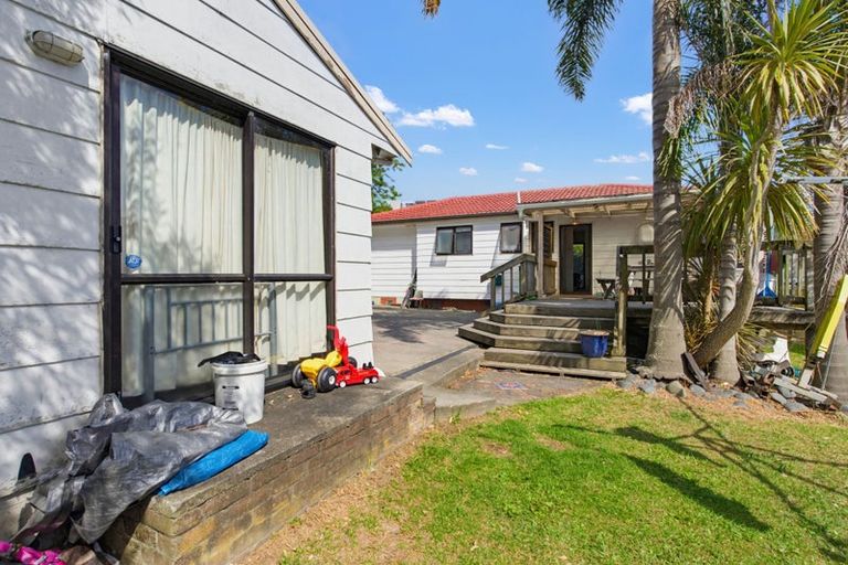 Photo of property in 9 Panzic Place, Glen Eden, Auckland, 0602