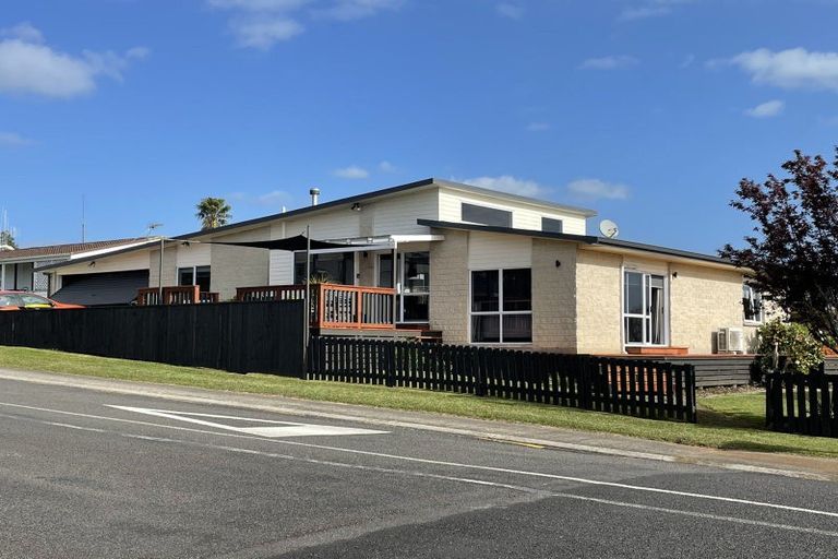 Photo of property in 1 Ohinemuri Place, Paeroa, 3600