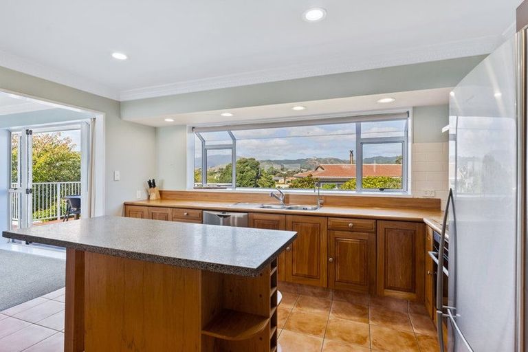 Photo of property in 8 Ara Kuaka, Waikanae Beach, Waikanae, 5036