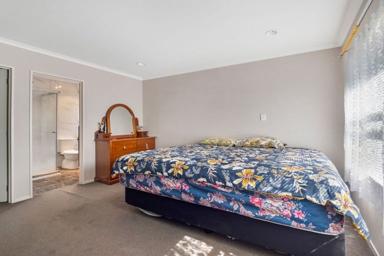 Photo of property in 32 Sarteano Drive, Manurewa, Auckland, 2105