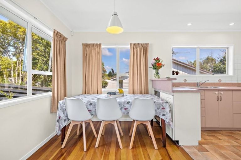 Photo of property in 17 Brunner Road, Glen Eden, Auckland, 0602