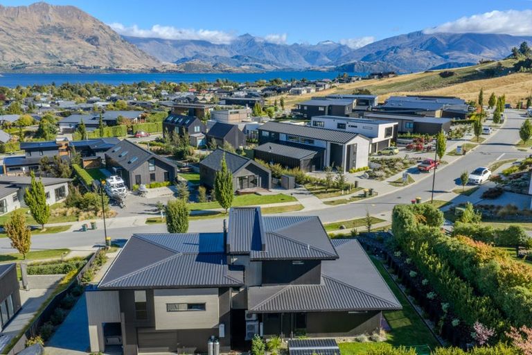 Photo of property in 8 Mills Road, Wanaka, 9305