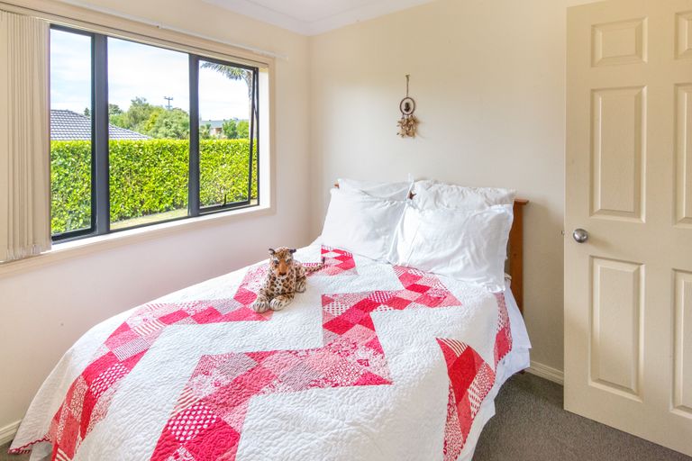 Photo of property in 84 Collingwood Road, Waiuku, 2123