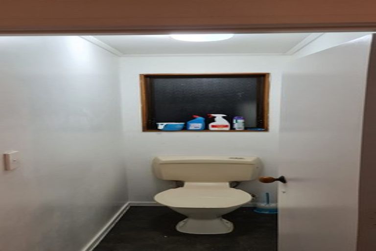 Photo of property in 1/219 Glenfield Road, Hillcrest, Auckland, 0627