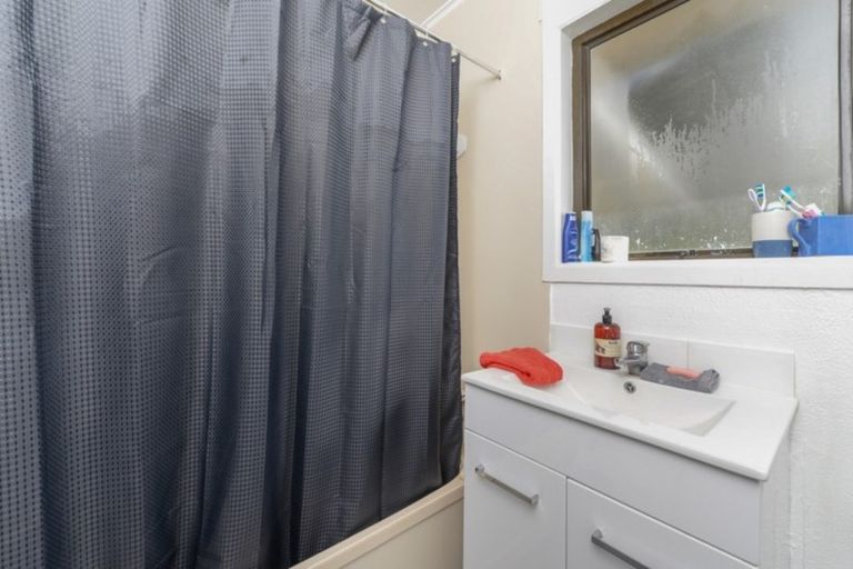 Photo of property in 15 Gordon Road, Western Heights, Rotorua, 3015