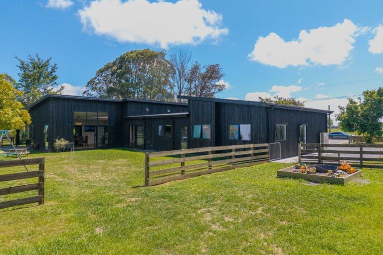 Photo of property in 324 Kimberley Road, Levin, 5571