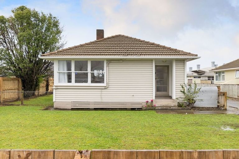 Photo of property in 3 Thames Street, Roslyn, Palmerston North, 4414