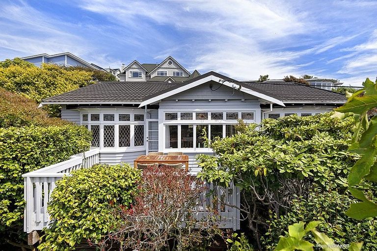 Photo of property in 62 Nicholson Road, Khandallah, Wellington, 6035