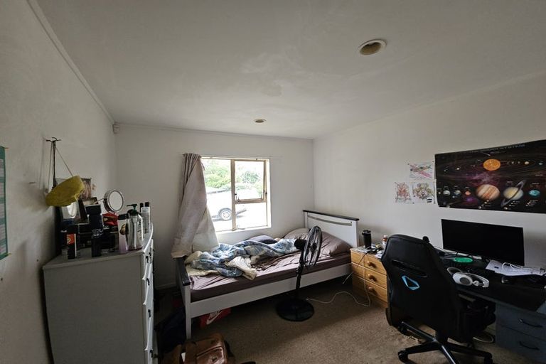 Photo of property in 13b Avonleigh Road, Green Bay, Auckland, 0604