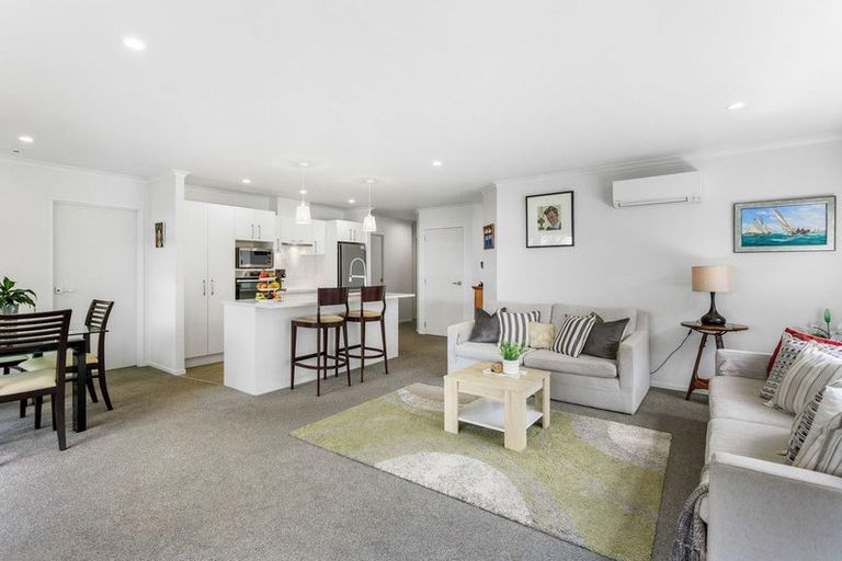 Photo of property in 10 Waitaha Close, Orewa, 0931