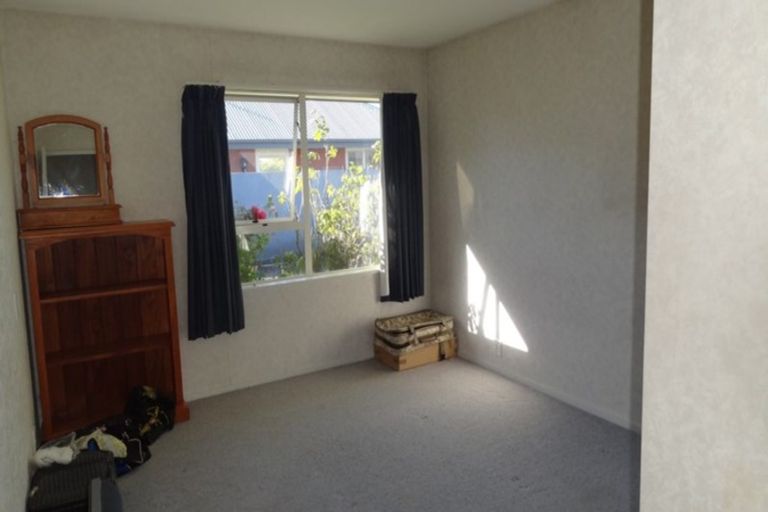 Photo of property in 1 Middlepark Road, Sockburn, Christchurch, 8042