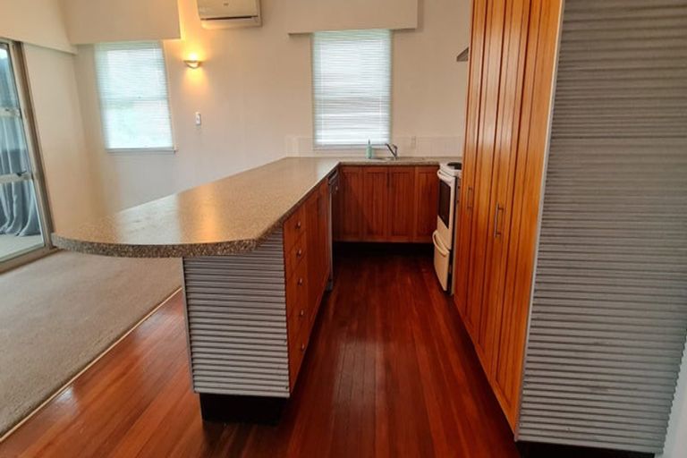 Photo of property in 10 Howard Road, Northcote, Auckland, 0627
