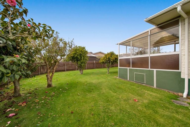 Photo of property in 43 Nevada Drive, Merrilands, New Plymouth, 4312