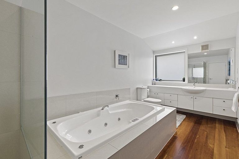 Photo of property in 9 Rahopara Street, Castor Bay, Auckland, 0620